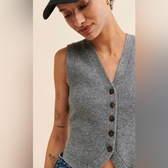 NWOT MADEWELL Gray V-neck Sweater Vest - Picture 1 of 14